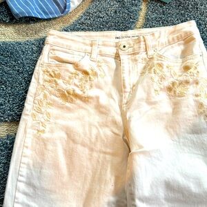 Like new women’s INC Denim high rise, straight crop pant